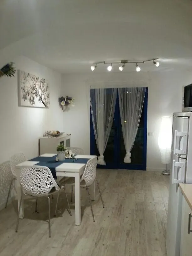 Appartamento Delia 칼레타데푸스테 아파트